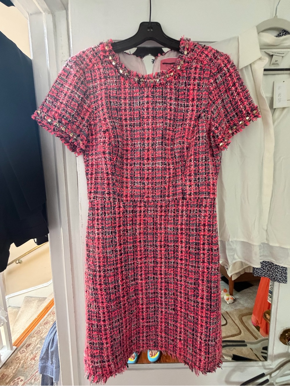 NWOT kate spade Pink and Black Tweed Short-Sleeve Shift Dress
Size 6
Lined